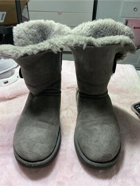 UGG Gray Shearling-Lined Short Winter Boots b95